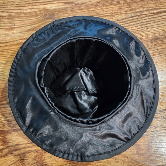 Black Top Hat/Magic Hat/Silky Snowman hatMeasures approx. 11.75" x 5" tall - Picture 2 of 5